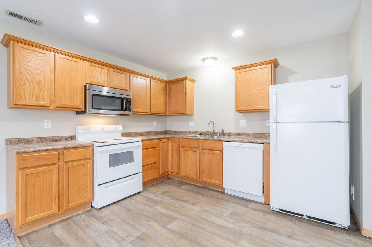 2150 Ne 18th St - Photo 7 of 24
