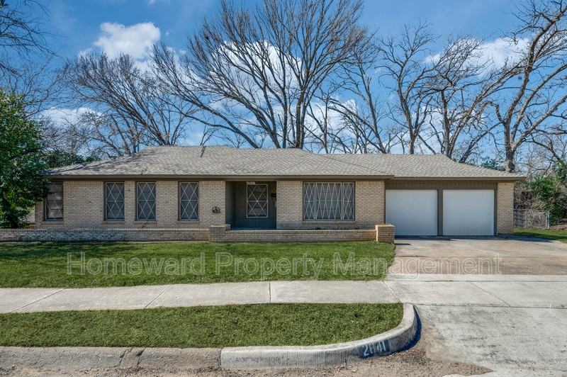 2841 Scruggs Park Dr - Photo 2 of 13