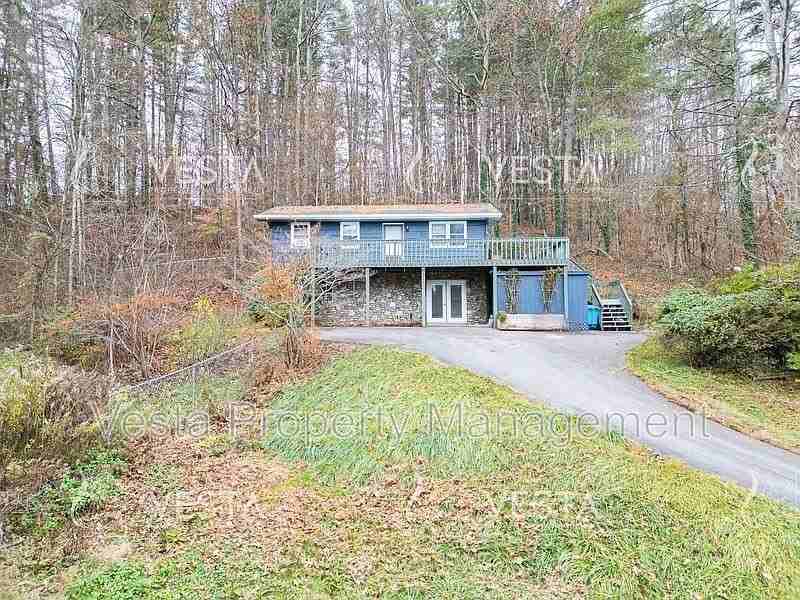 211 Old Gibbs Rd - Photo 2 of 47