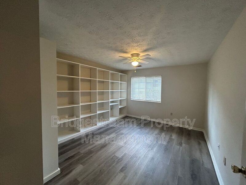 6615 Hedington Sq #2 - Photo 5 of 9