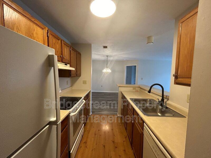 6615 Hedington Sq #2 - Photo 6 of 9