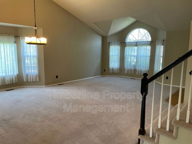 8322 Radcliff Dr - Photo 2 of 27