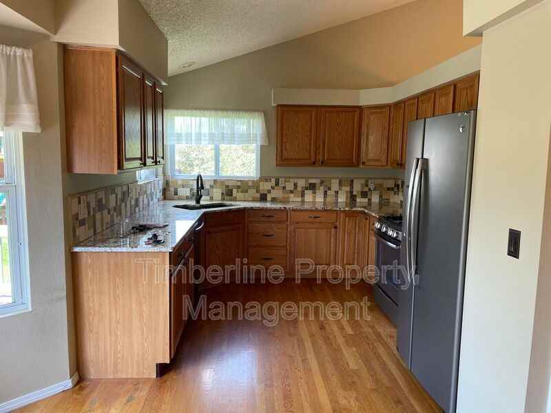8322 Radcliff Dr - Photo 4 of 27