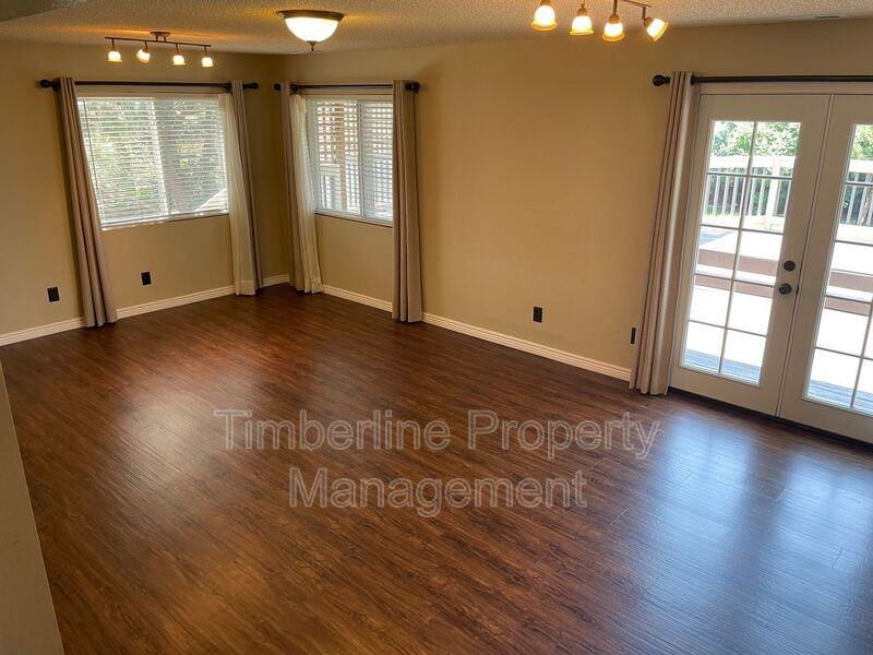 8322 Radcliff Dr - Photo 7 of 27