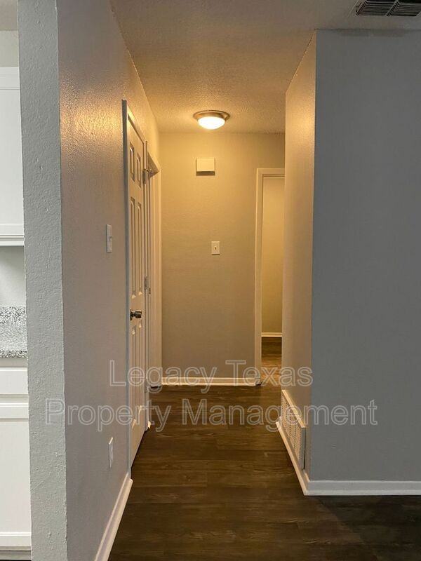1302 Berry Dr #B - Photo 3 of 28