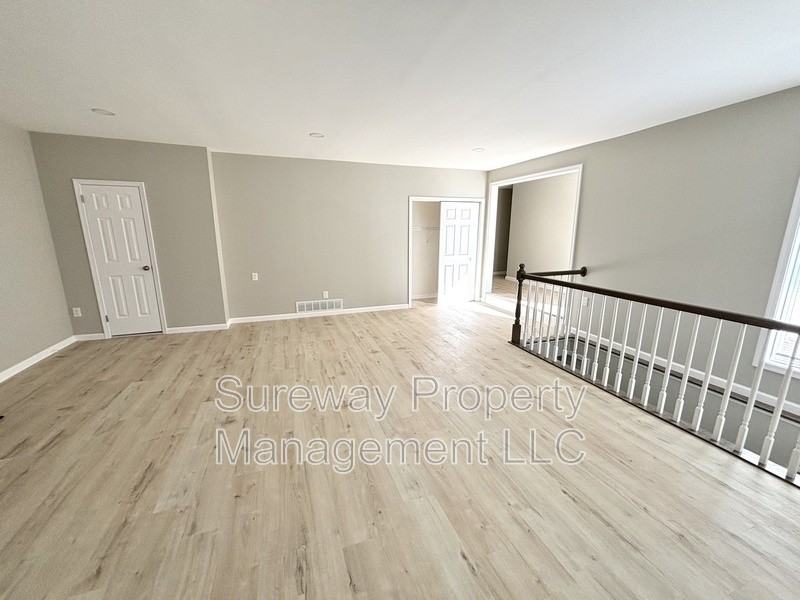 605 Heather Ln - Photo 3 of 30