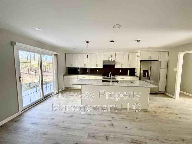 605 Heather Ln - Photo 7 of 30