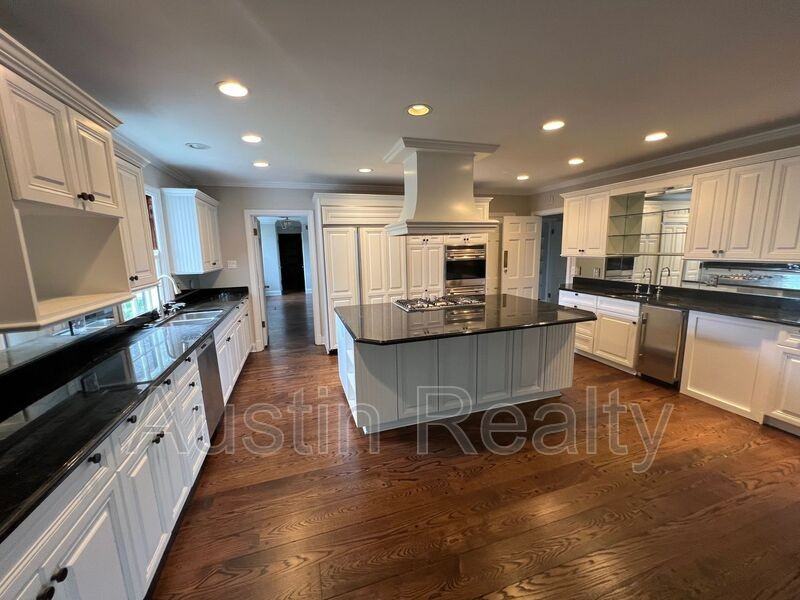 10510 Ladue Rd - Photo 3 of 25