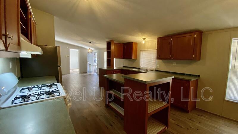 315 W Lee St - Photo 7 of 27
