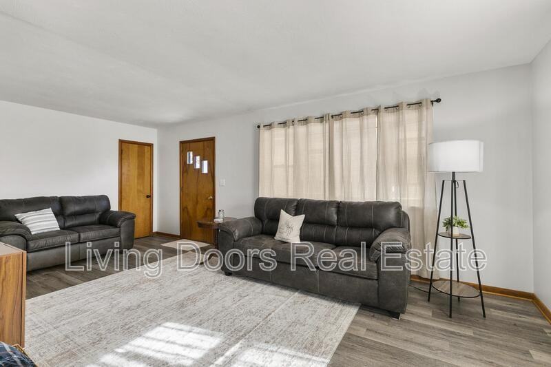 6935 Colby St - Photo 2 of 28