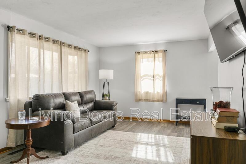 6935 Colby St - Photo 3 of 28