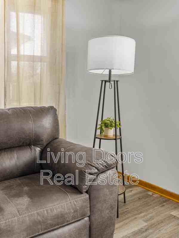 6935 Colby St - Photo 5 of 28