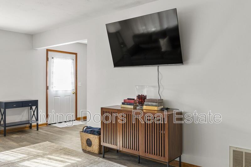 6935 Colby St - Photo 6 of 28