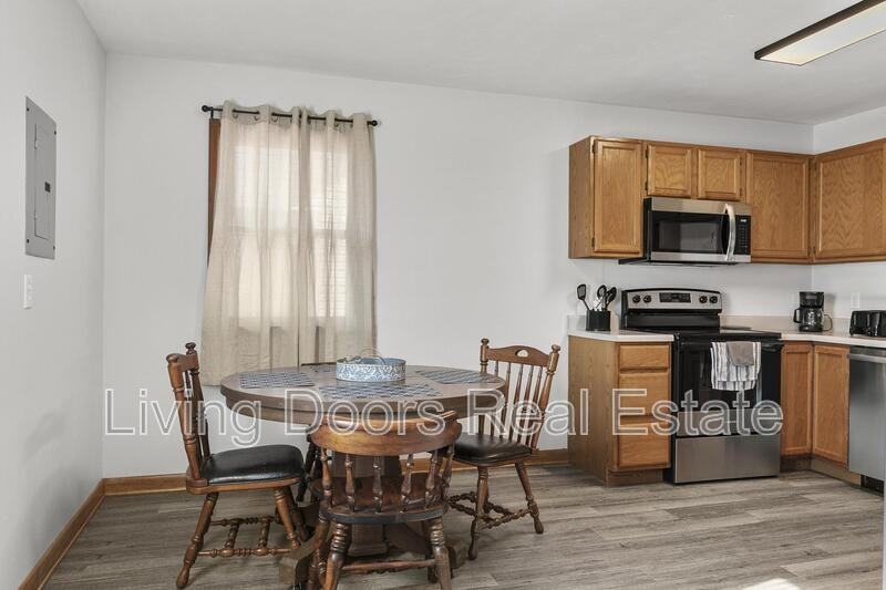 6935 Colby St - Photo 7 of 28