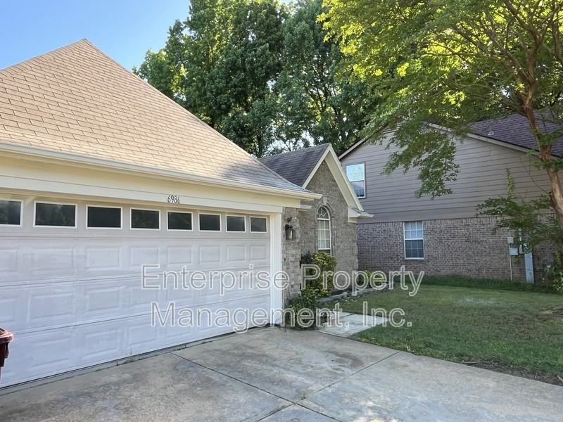 6986 Parkbrook Ln - Photo 2 of 24