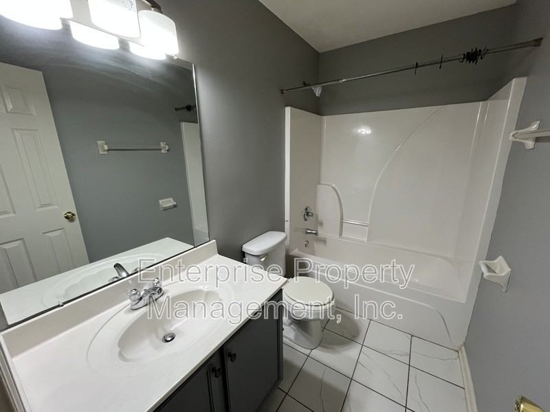 6986 Parkbrook Ln - Photo 6 of 24