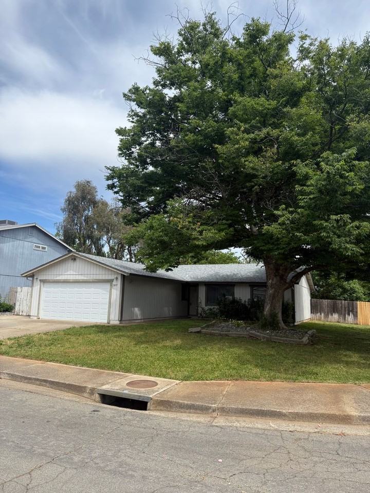 3897 Pegasus St - Photo 2 of 19