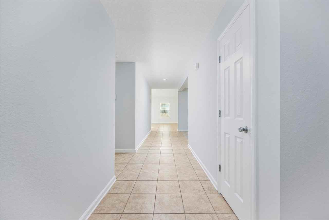 76690 Timbercreek Blvd - Photo 4 of 44