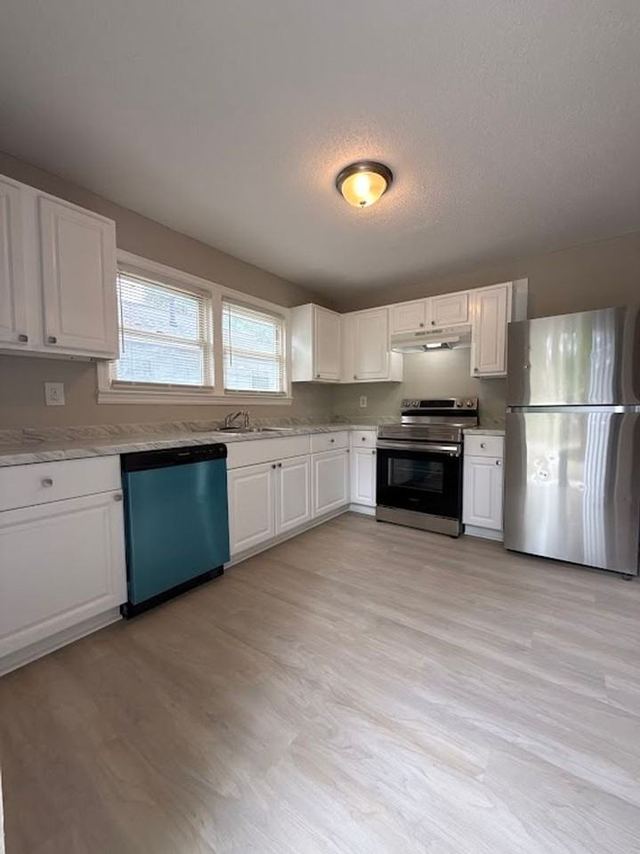 1376 Lockwood Dr Sw - Photo 2 of 14
