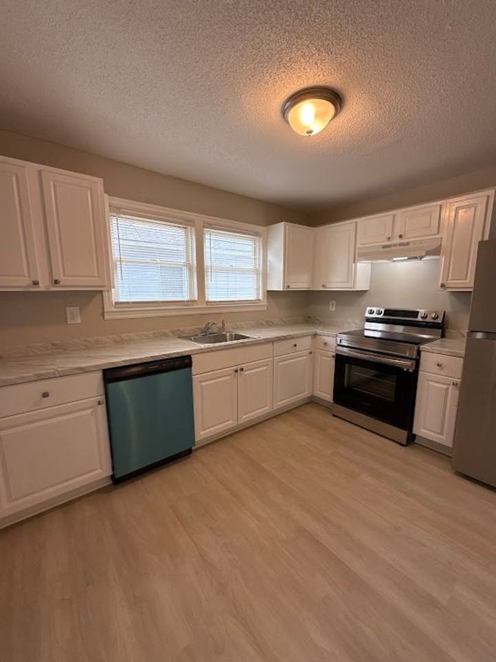 1376 Lockwood Dr Sw - Photo 3 of 14