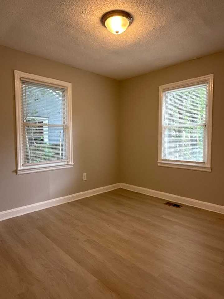 1376 Lockwood Dr Sw - Photo 4 of 14