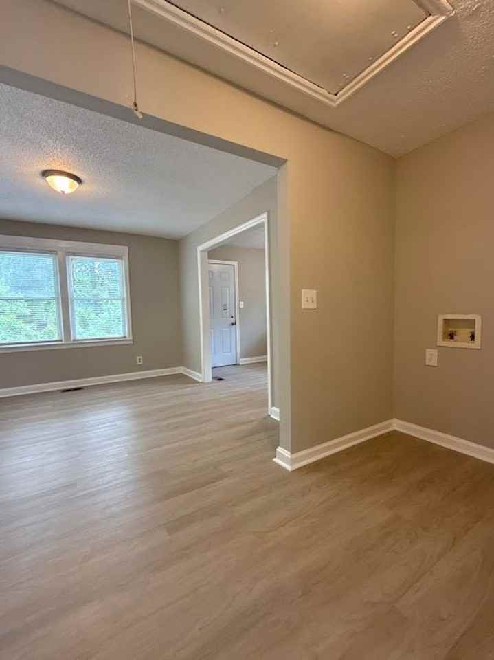 1376 Lockwood Dr Sw - Photo 5 of 14