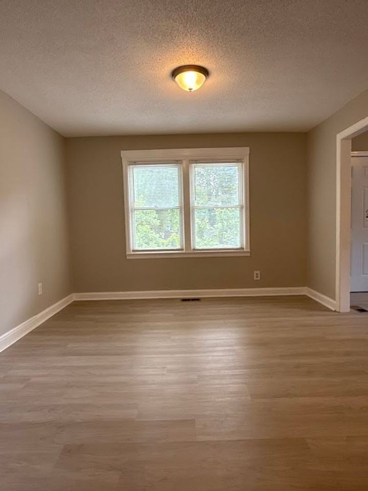 1376 Lockwood Dr Sw - Photo 6 of 14