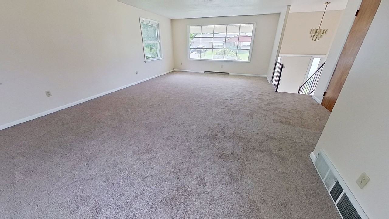 2612 Skylark Dr - Photo 4 of 18