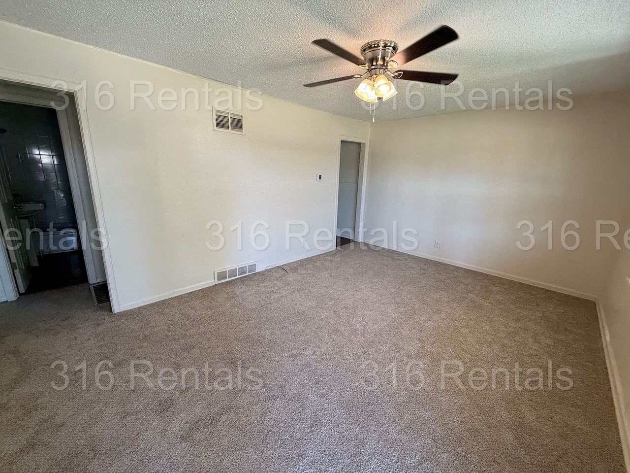 2755 S Greenwood St - Photo 2 of 8