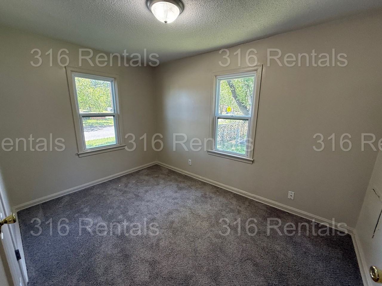 2755 S Greenwood St - Photo 6 of 8