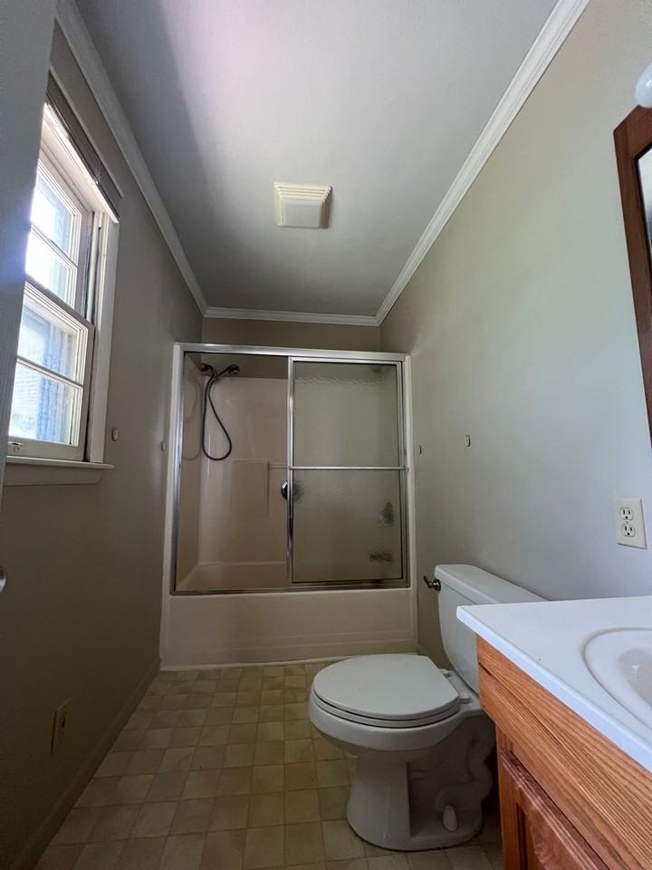 1514 W 22nd Ter - Photo 3 of 30