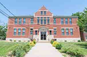 featured image of 230 W Dunklin St