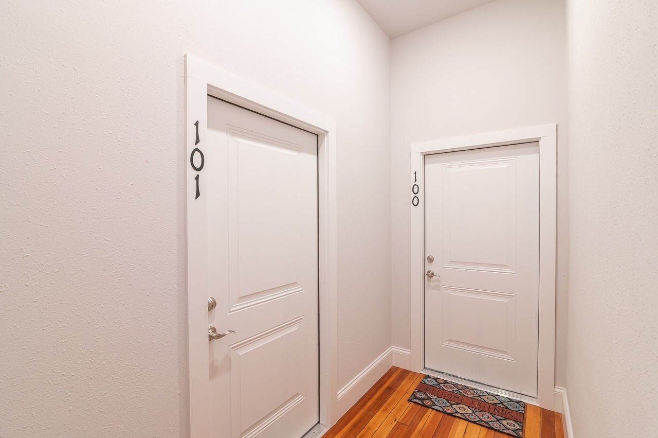 230 West Dunklin (Carpenters' Building) - Photo 2 of 37