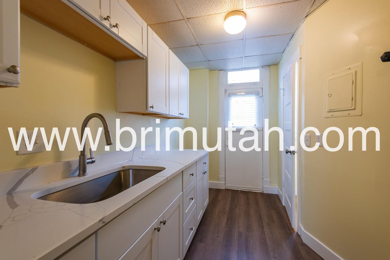 273-275 S. 400 E. - Photo 6 of 15