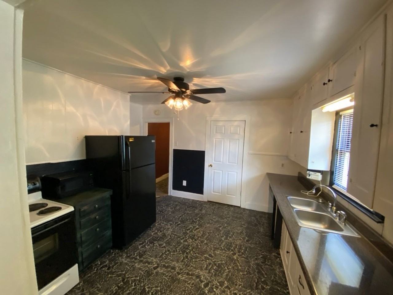 909 S Abe St #B - Photo 2 of 12