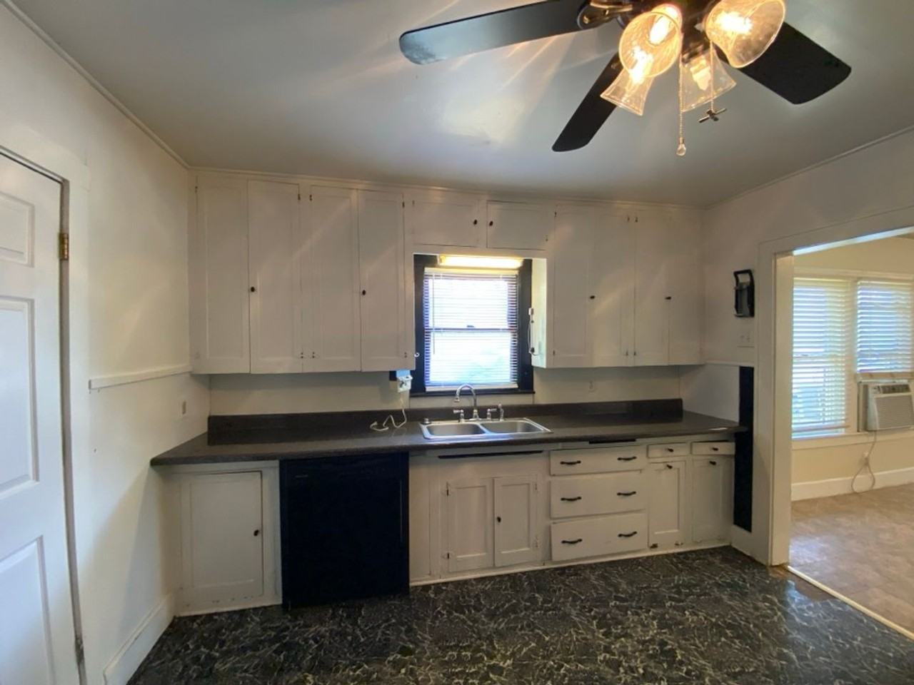 909 S Abe St #B - Photo 3 of 12
