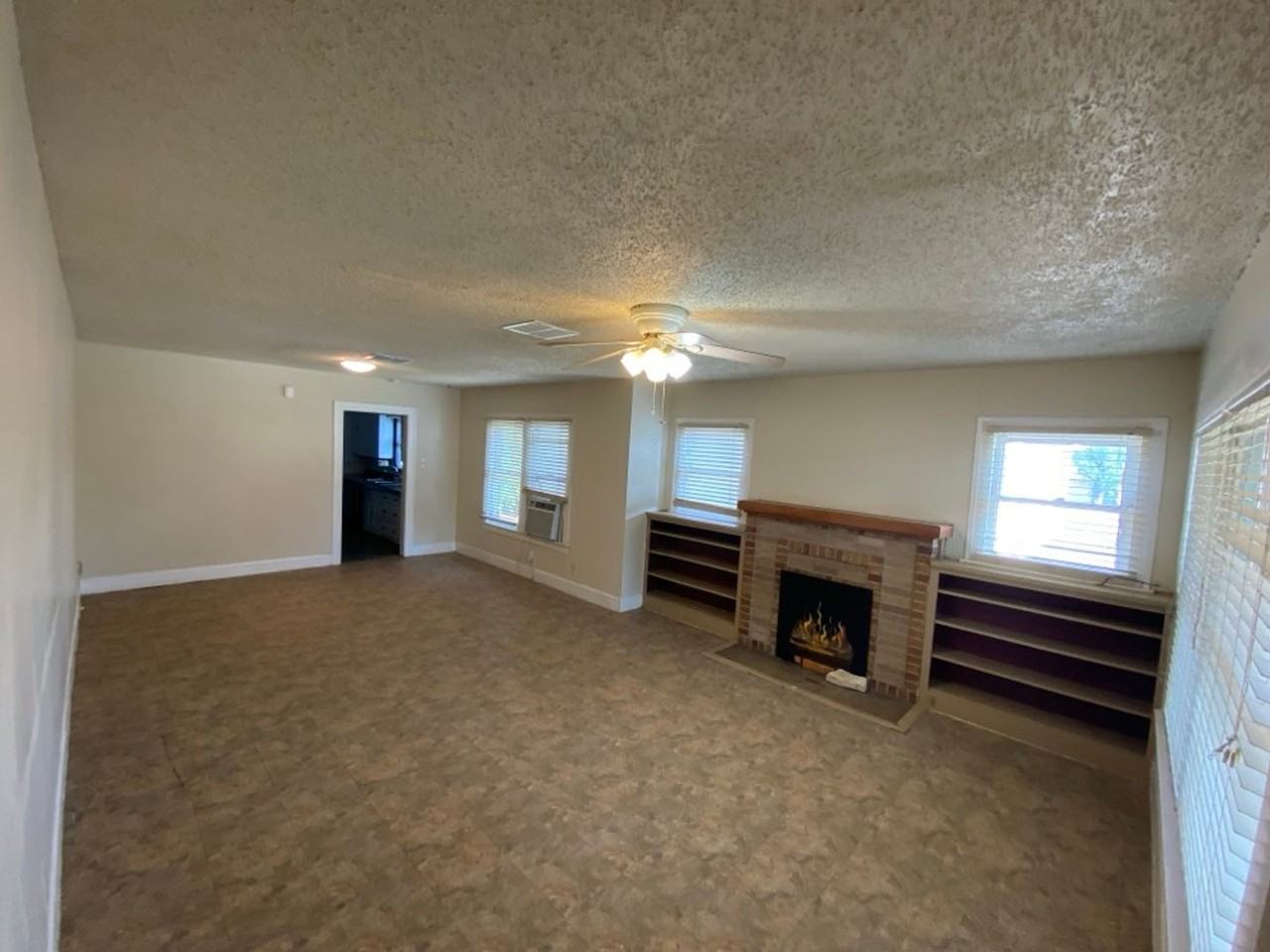 909 S Abe St #B - Photo 4 of 12
