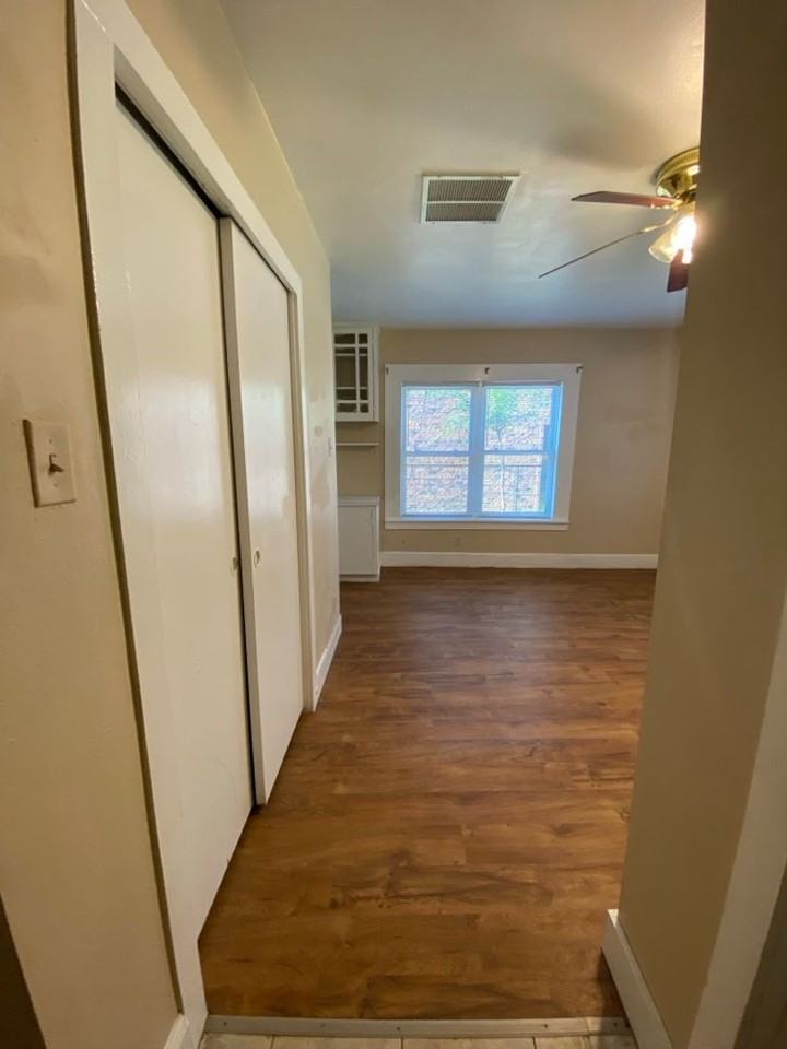 909 S Abe St #B - Photo 6 of 12