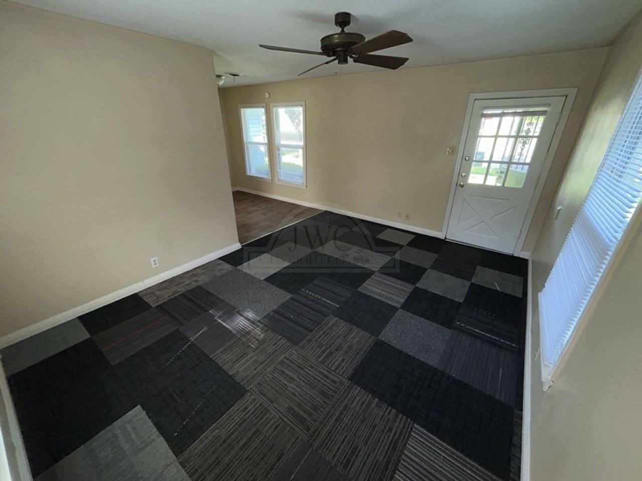 1102 Stewart St - Photo 4 of 13