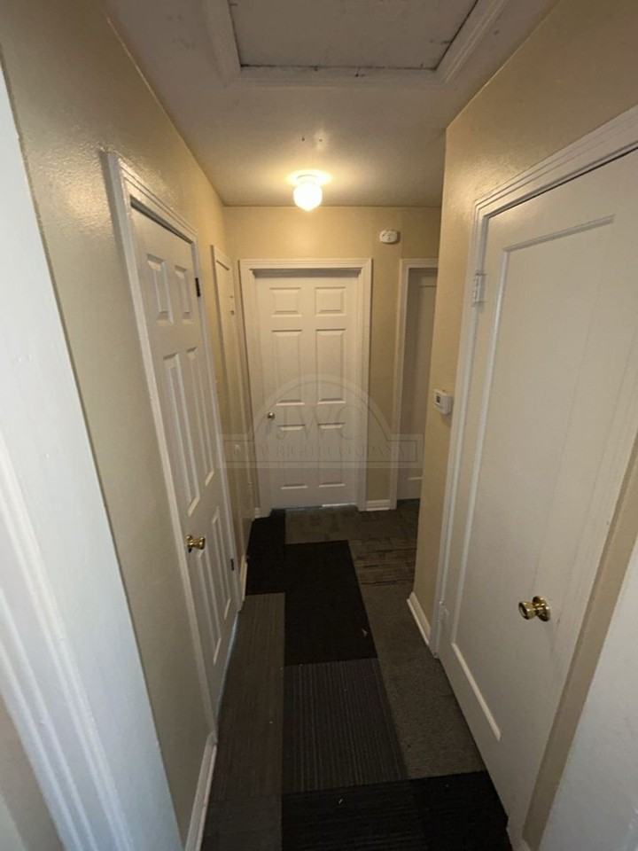 1102 Stewart St - Photo 7 of 13