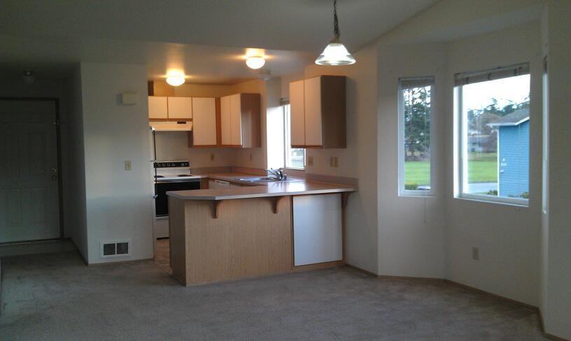 537 Ne Ellis Way #D201 - Photo 3 of 7
