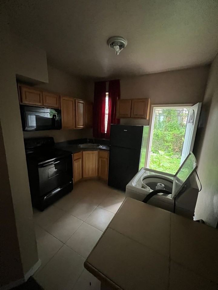 309 N 60th St - Photo 2 of 11