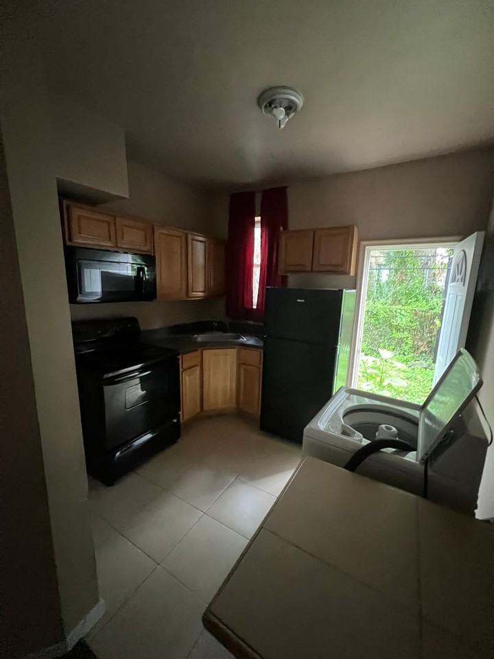 309 N 60th St - Photo 3 of 11