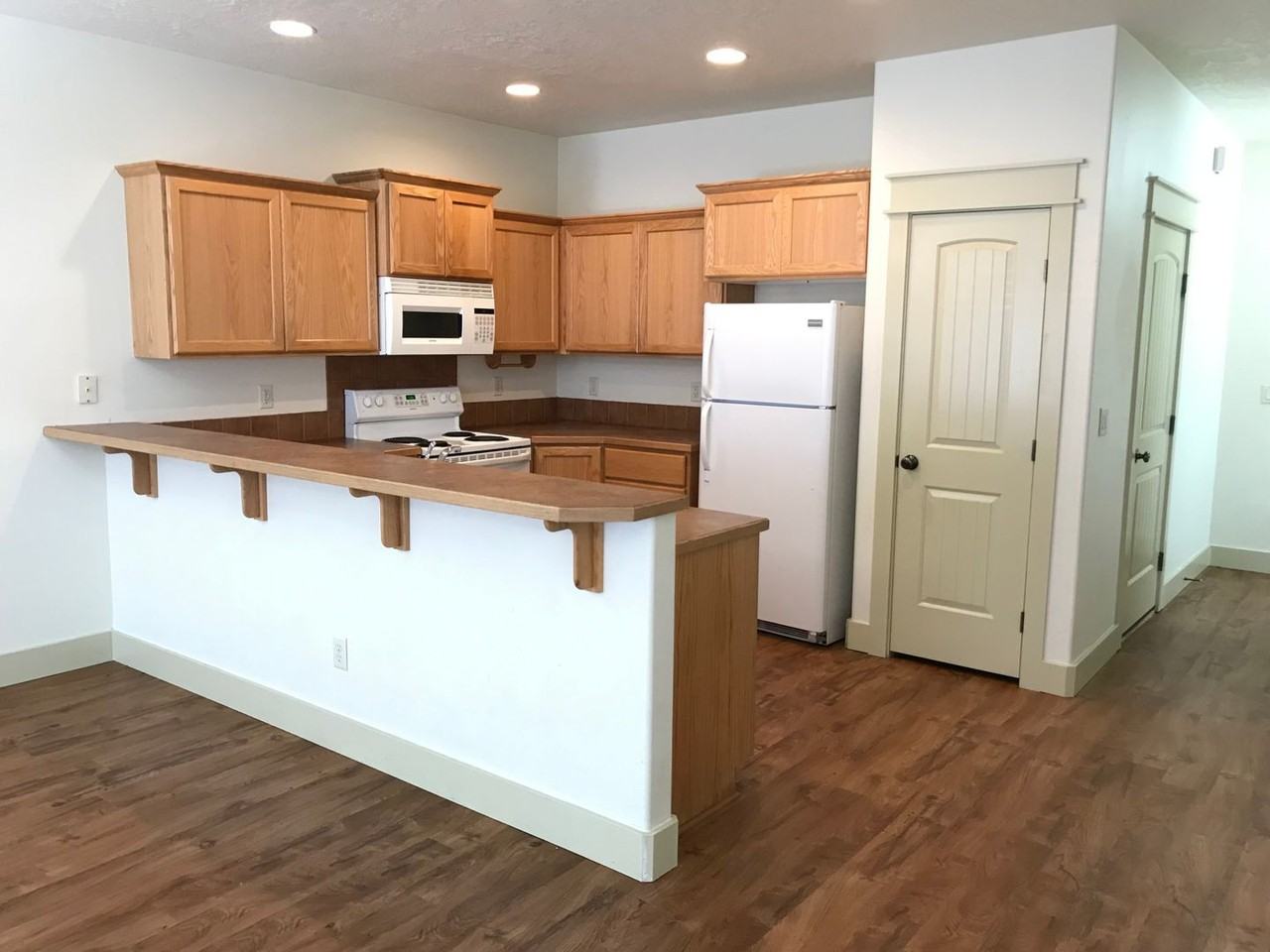 2131 S Amy Ave - Photo 3 of 30