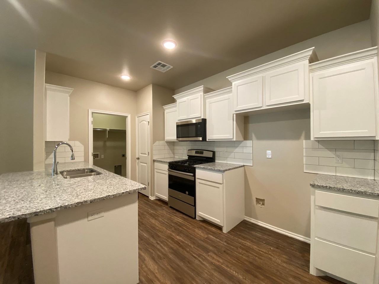 5220 Oakwood Villas Ct - Photo 7 of 25
