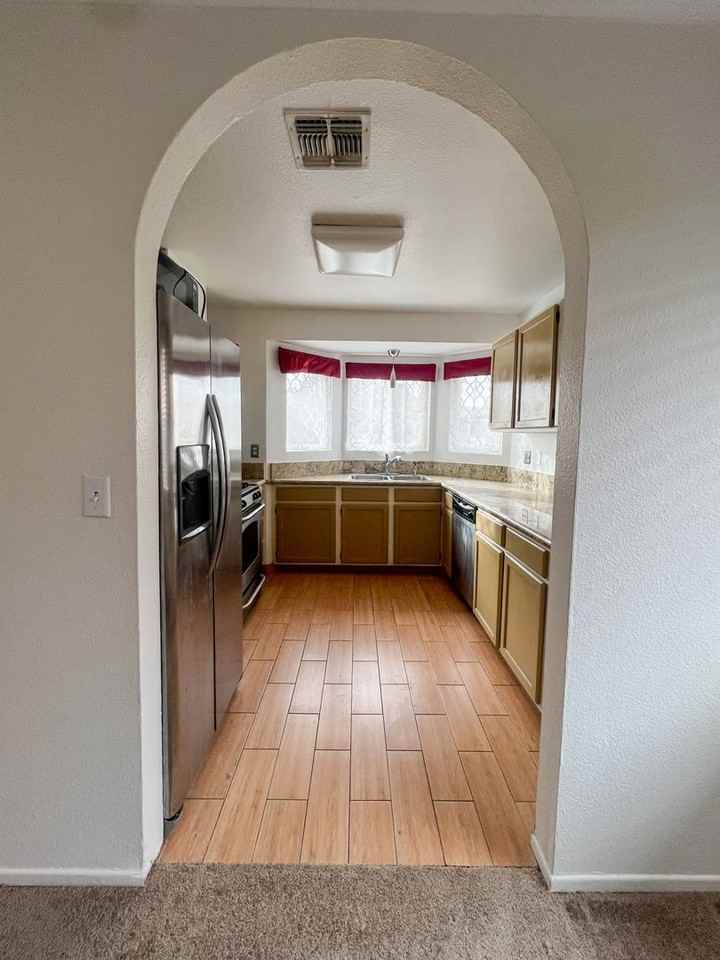 5395 Baileya Ave - Photo 6 of 21