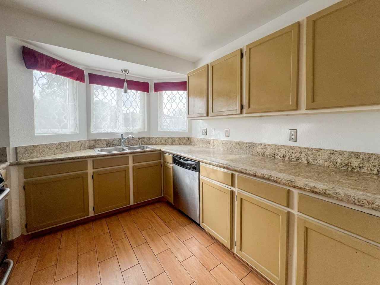 5395 Baileya Ave - Photo 7 of 21