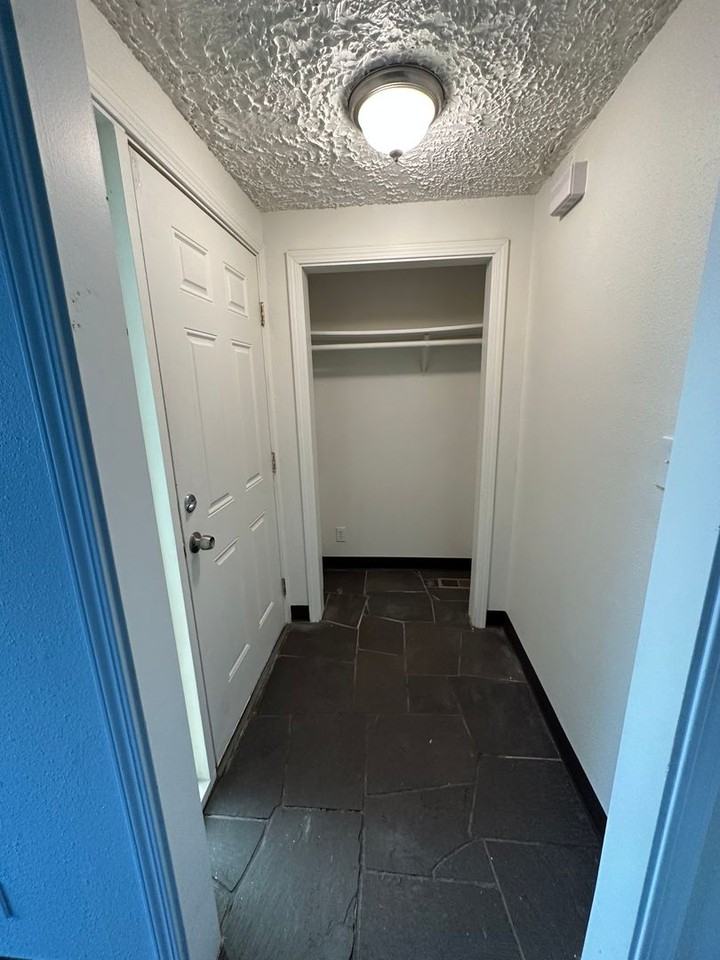 2520 Hyacinth St Ne - Photo 3 of 16