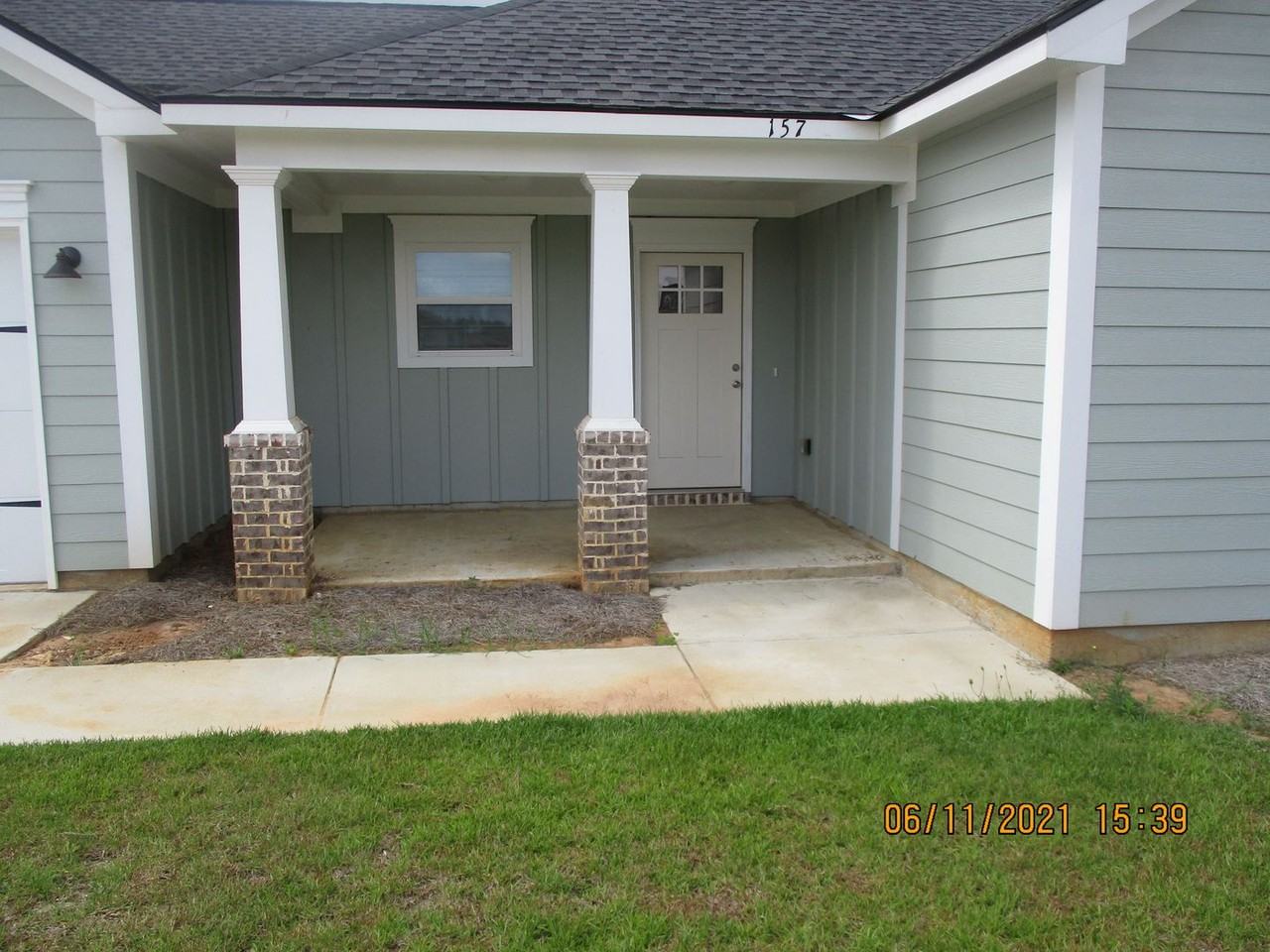 157 Live Oak Dr - Photo 2 of 16