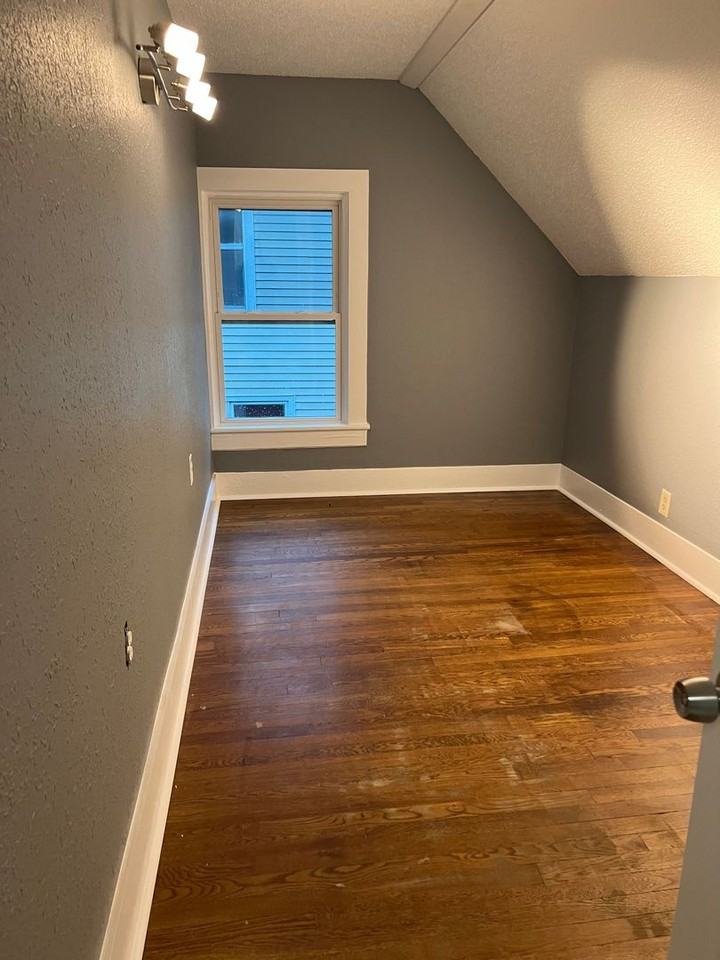 514 Benton Ave - Photo 4 of 15